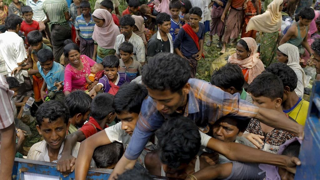 Arkistokuva: Myanmarista saapuvia rohingya-pakolaisia Bangladeshissa.