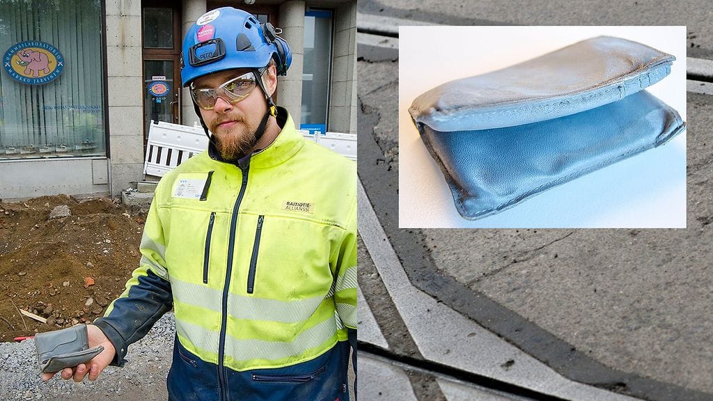 Raitiotieallianssi kertoi kadonneesta lompakosta Facebookissa ja Twitterissä. Kuvassa lompakon löytänyt Olli Inkiläinen.
