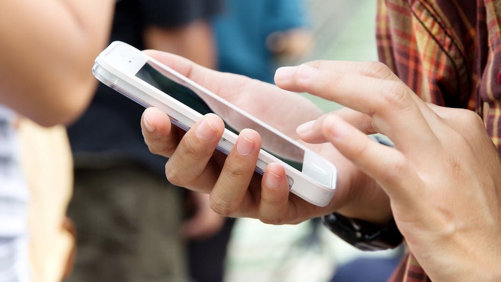 WhatsApp-sovellus kertoo käyttäjille, milloin toiset käyttäjät ovat olleet viimeksi paikalla sovelluksessa ja milloin he saivat ja lukivat lähetetyn viestin.
