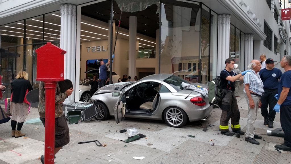 slk_crash_tesla_2