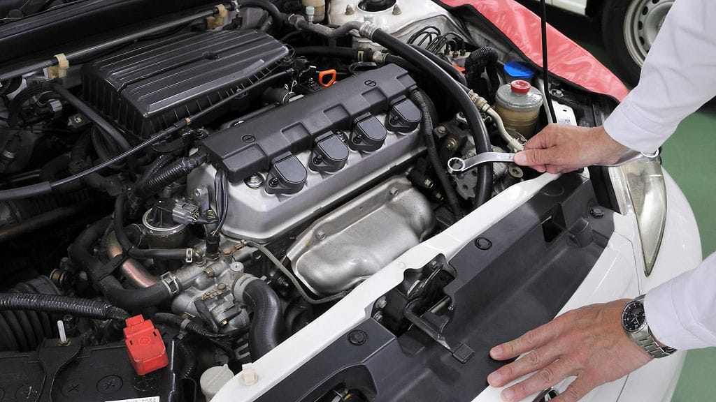 Korjaamolla autosta löytyi melkoinen yllätys. Kuvituskuva.