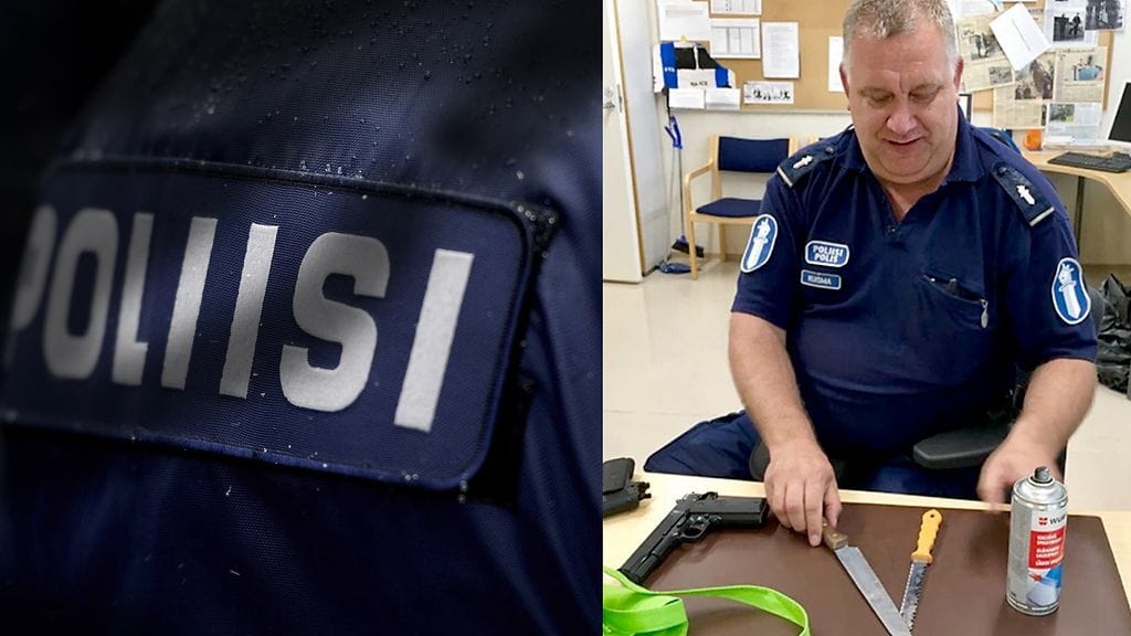 Vanhempi konstaapeli Eero Kuisma esittelee oppilailta takavarikoituja esineitä.