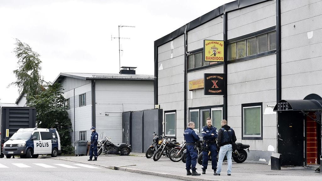 Kuvaa poliisin tekemästä kotietsinnästä Bandidosin tiloihin syyskuun alussa.