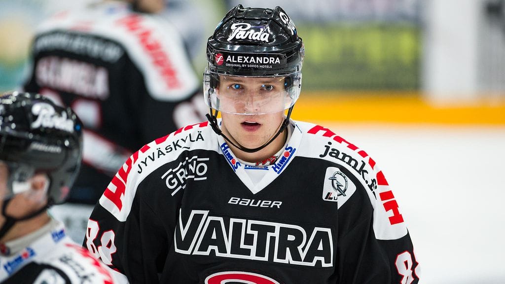 Robert Rooba iski kaksi osumaa SM-liigakauden avausottelussa.