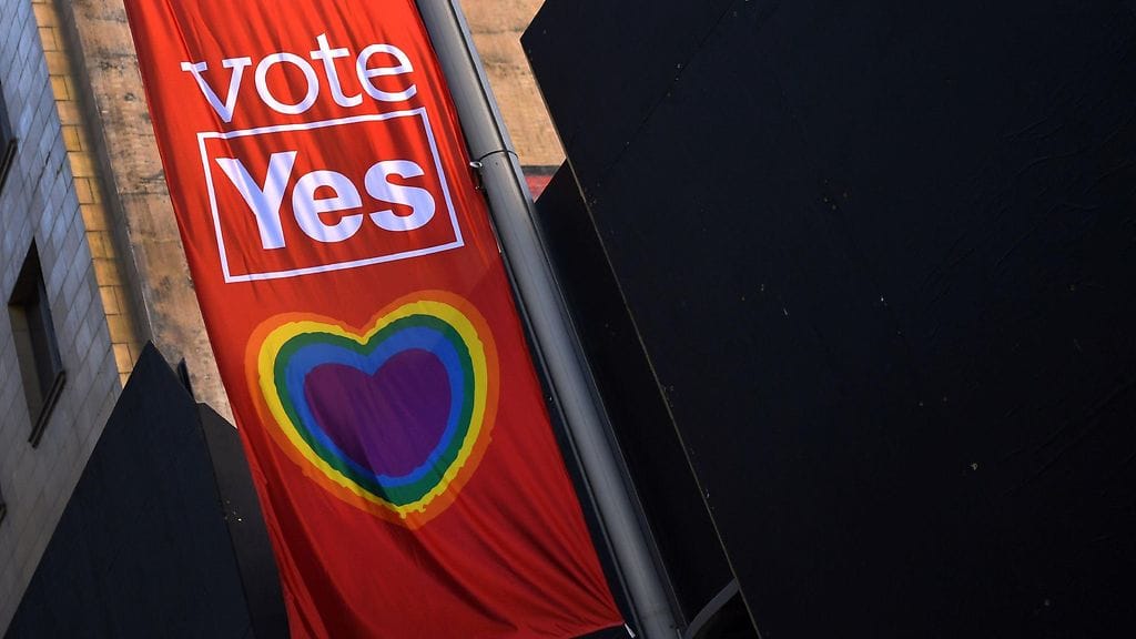 Kampanjointia Australian kiistellyn postiäänestyksen alla. Kampanjalippu Sydneyssä viime tiistaina.