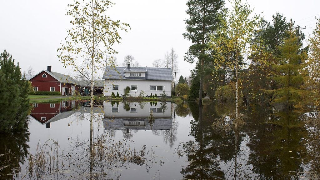 Arkistokuvassa näkymä Kauhajoen Kainastosta, jossa tulvavesi oli alkanut jo laskea 9. lokakuuta 2012.