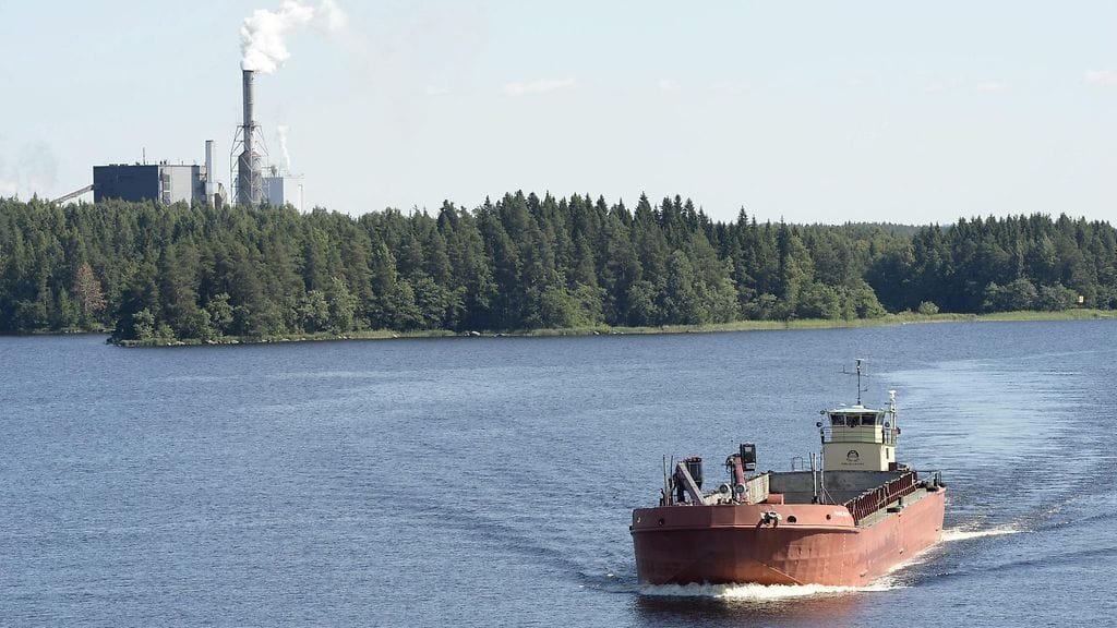 Kuvituskuvaa. Puskuproomu Kallavedellä Kuopiossa 26. heinäkuuta 2013.