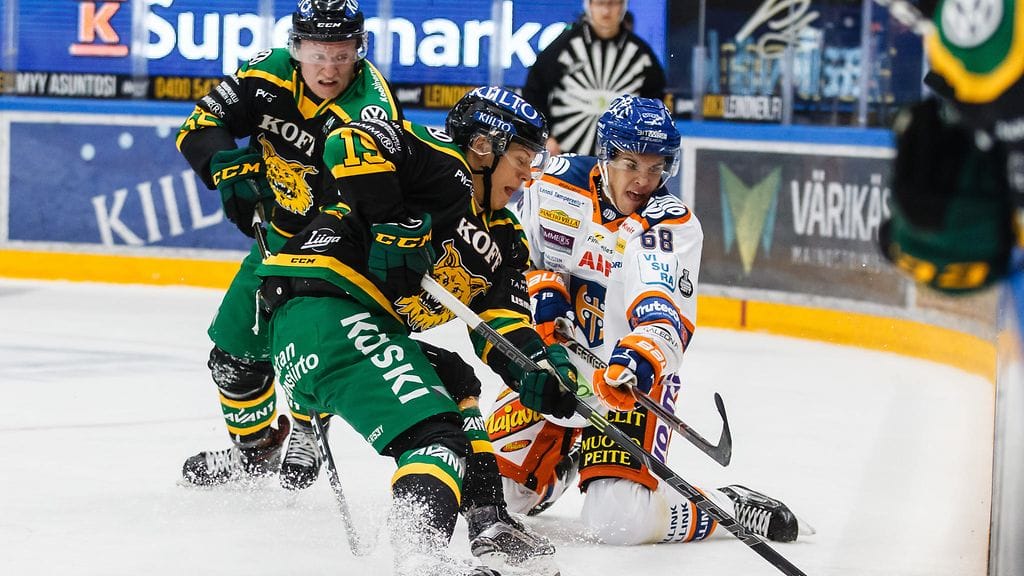 Tappara ja Ilves avasivat SM-liigakautensa perjantaina Tampereen paikallisottelulla. Ottelu päättyi Tapparan 3–0-voittoon.