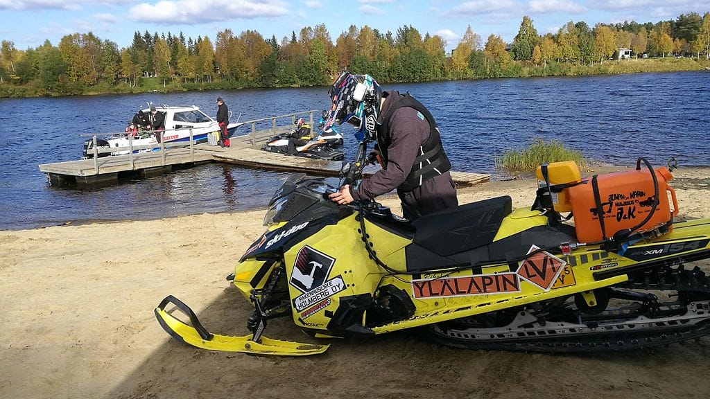 Aki Pesonen ja moottorikelkkaennätys