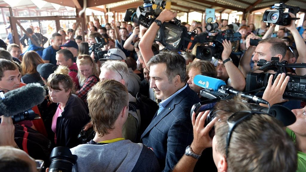 Saakashvili kannattajineen ylitti rajan väkisin Medykan rajanylityspaikan kautta.