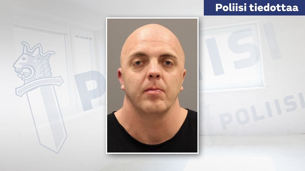 Poliisi julkaisi tänään kasvokuvan miehestä, jota se epäilee Tampereen Lielahdessa tapahtuneesta henkirikoksesta.