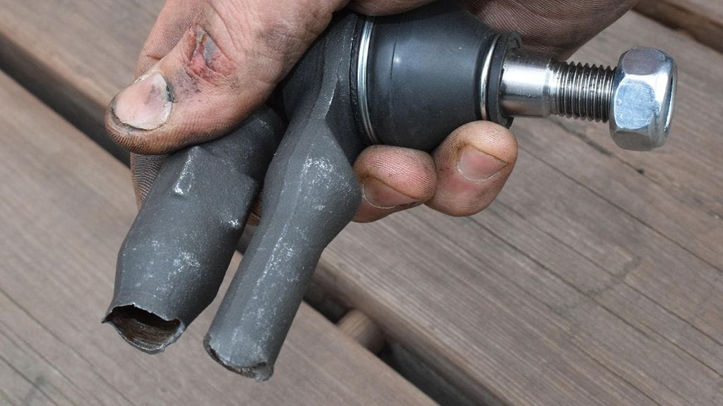 Sivosen ostama raidetangon pää sopii Opelin Astra- ja Zafira-malleihin.