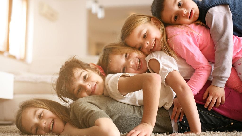 Suuren lapsiluvun väitetään olevan tie onnellisuuteen.