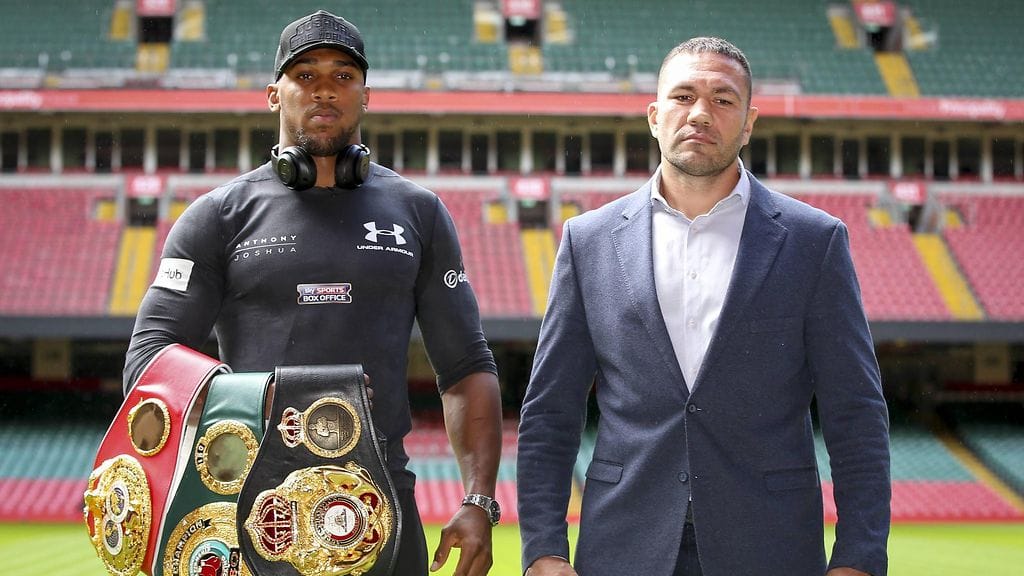 Anthony Joshua ja Kubrat Pulev Cardiffin Principality-stadionilla maanantaina.