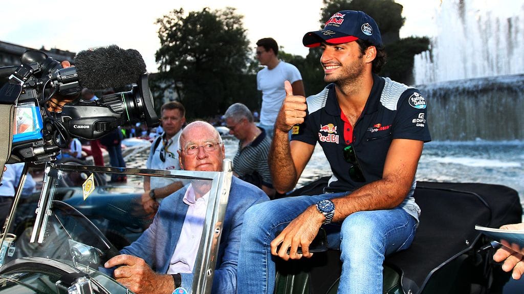 Carlos Sainzin F1-ura jatkunee Renault-tallissa.