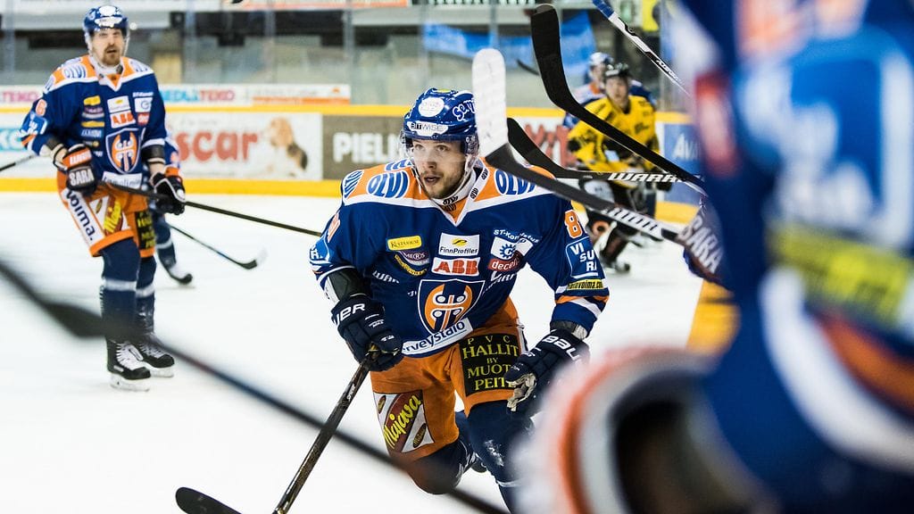 Jukka Peltola kipparoi viime keväänä Tapparan toiseen peräkkäiseen mestaruuteen finaalisarjassa KalPaa vastaan.