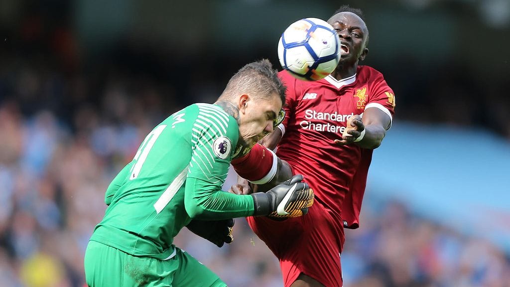 Sadio Mane törmäsi Edersoniin vaarallisesti.