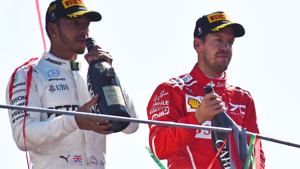 Lewis Hamilton ja Sebastian Vettel taistelevat tiukasti MM-tittelistä.