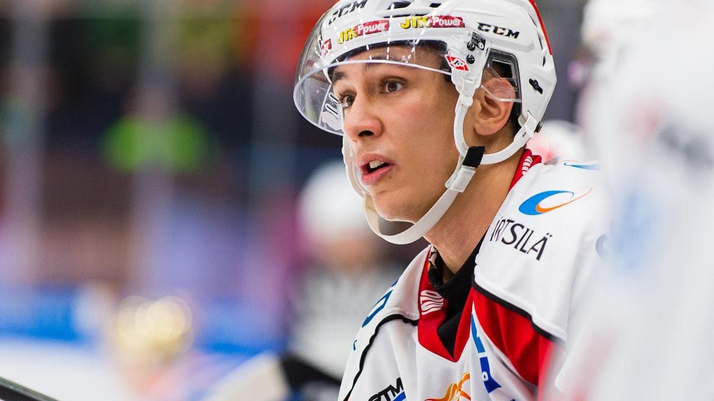 Matti Lamberg Sportin paidassa viime kaudella.