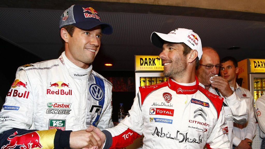 Sebastien Loeb (oik.) onnitteli Sebastien Ogieria vuonna 2013 maailmanmestaruudesta. Loeb ajoi tuolla kaudella vain neljässä kisassa.