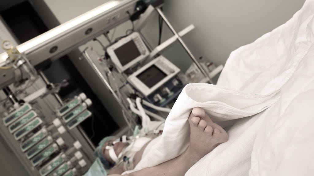 Verenmyrkytykseen kuolleen miehen vaimo toivoo, että ihmiset ottaisivat pienetkin oireet vakavasti.