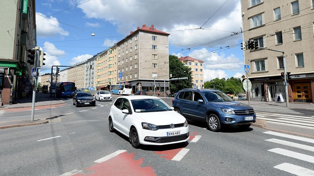Mannerheimintien ja Nordenskiöldinkadun risteys Helsingissä.
