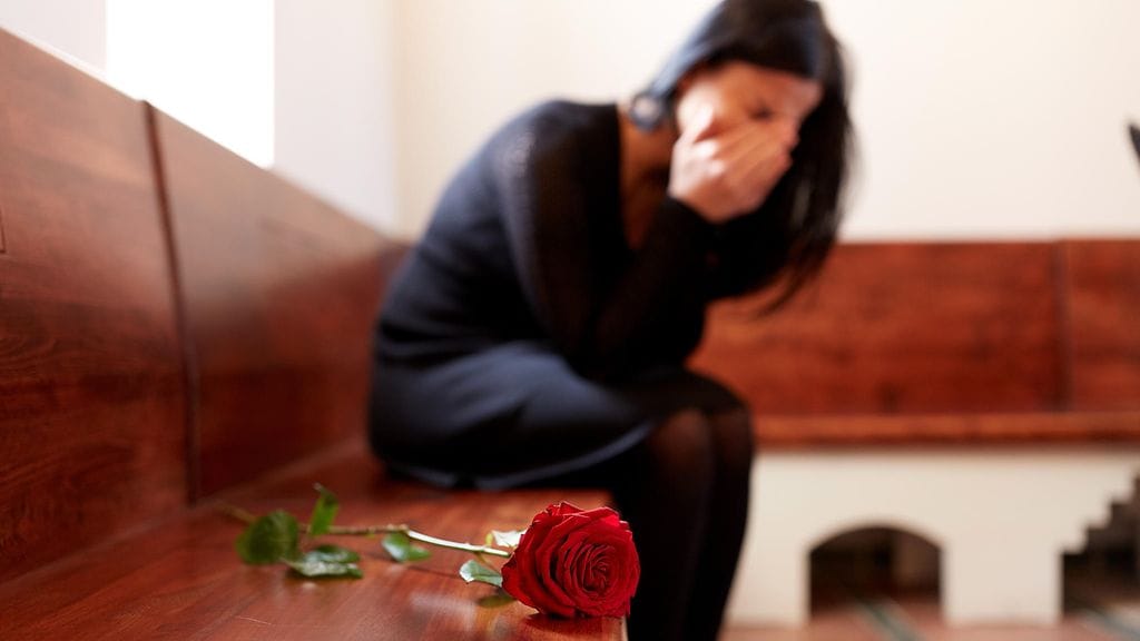 Isänsä viisi vuotta sitten menettänyt nainen kertoo surevansa edelleen joka päivä.