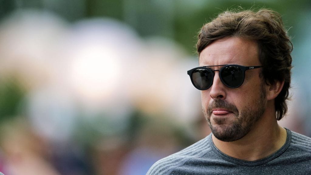 Fernando Alonso ei nuolaise ennen kuin tipahtaa.