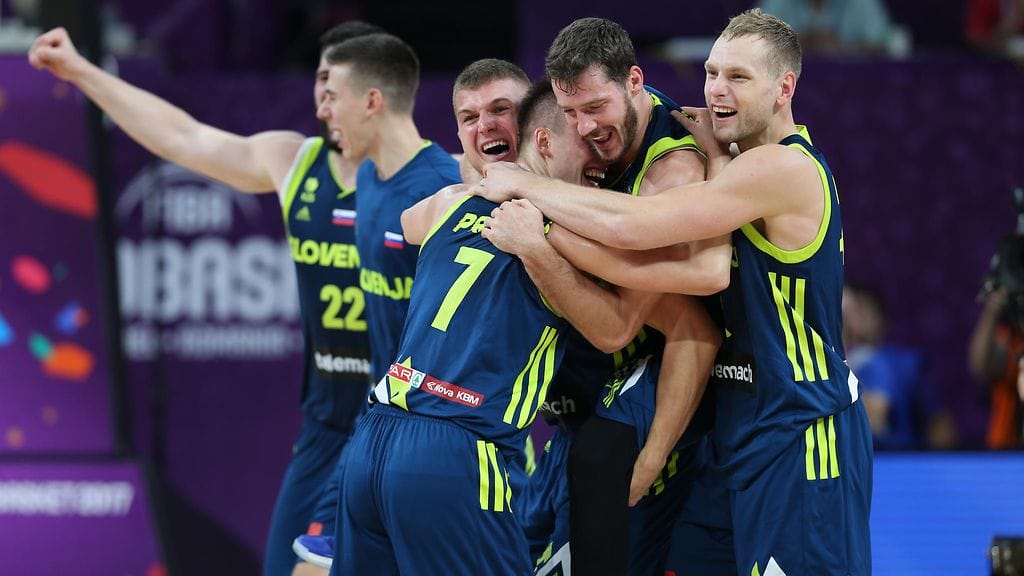 Slovenia otti välierävoitosta ilon irti.