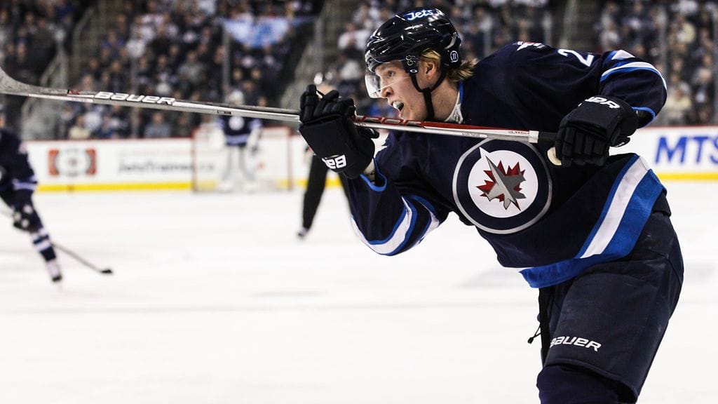 Patrik Laine on tunnettu muun muassa terävästä laukauksestaan.