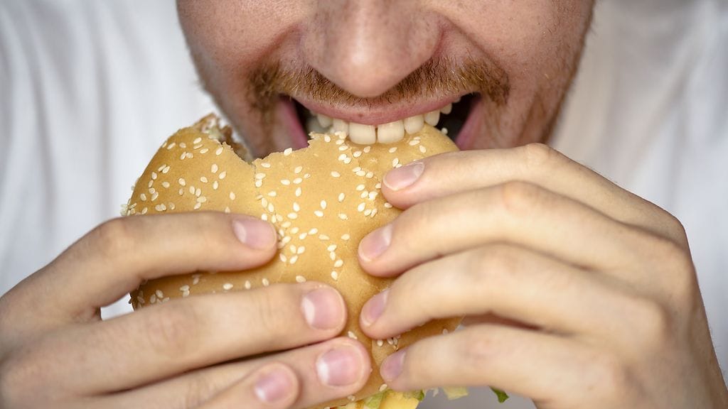 Pikaruoka sisältää usein paljon kilokaloreita ja huonoja rasvoja. Kuvituskuva.