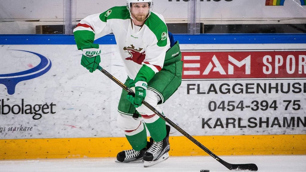 Keskushyökkääjä Ted Brithén toimii Röglen kapteenina.