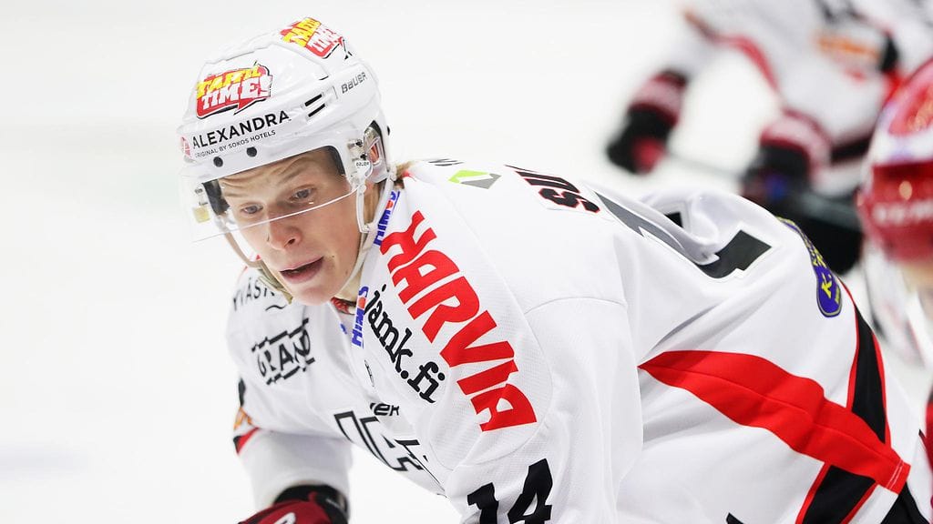 JYPin Antti Suomela johtaa SM-liigan pistepörssiä tehoilla 3+2=5. Samat 3+2-tehot ovat iskeneet myös Ässien Antoine Laganiere ja SaiPan David Goodwin.