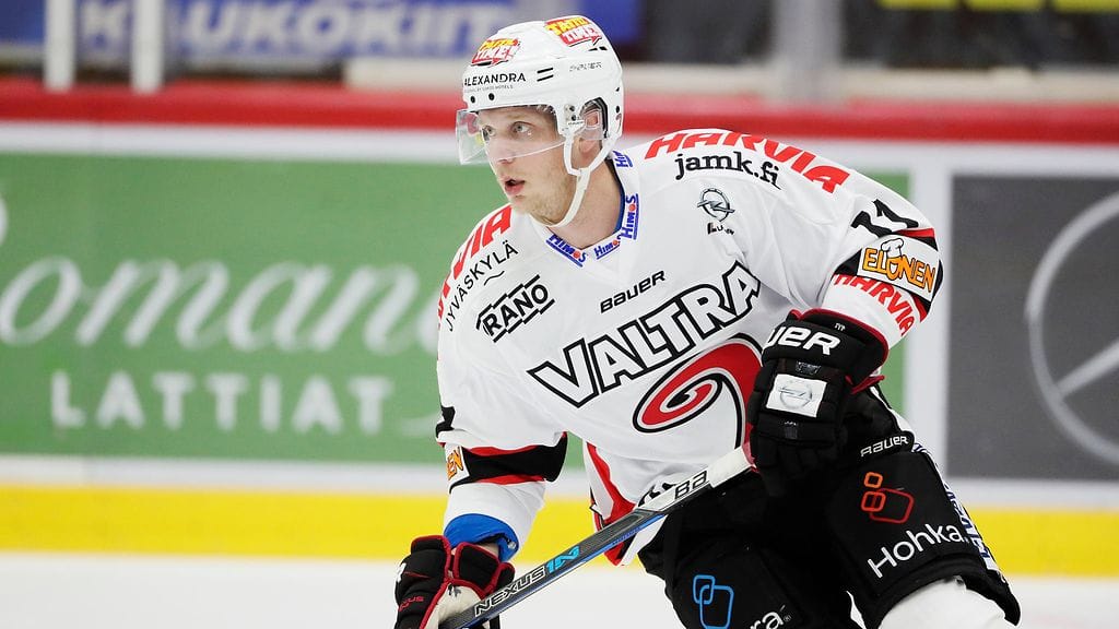 Juuso Puustinen nousi maalipörssin kärkeen.