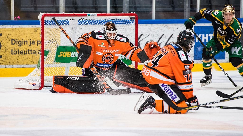 Emil Larmi torjui kauden ensimmäisen nollapelinsä.