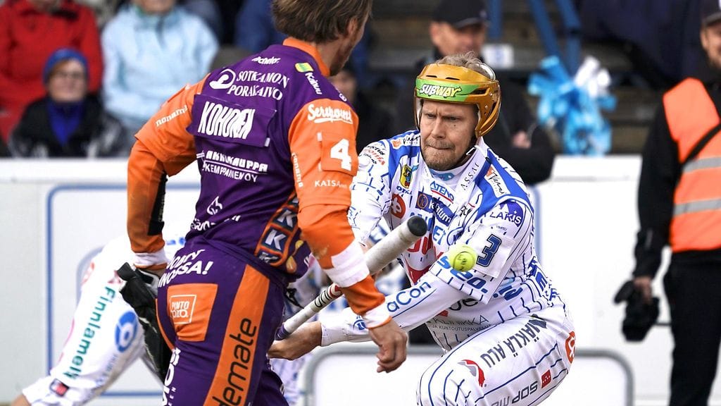 Vimpelin Henri Puputti onnistui mailan varressa. Kuva viime sunnuntain avausfinaalista.