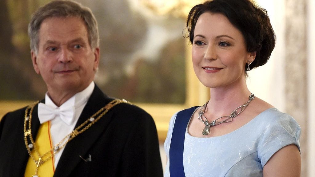 Presidentti Sauli Niinistö ja rouva Jenni Haukio kuvattuna presidentinlinnassa, kun pohjoismaiden päämiehet vierailivat Suomessa kesäkuussa.