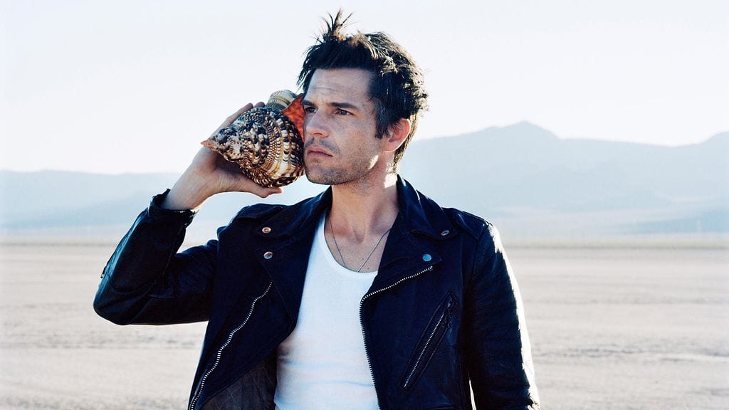 The Killersin nokkamies, laulaja Brandon Flowers syventyi promokuvauksissa tulevaisuuden matkapuhelinteknologiaan.