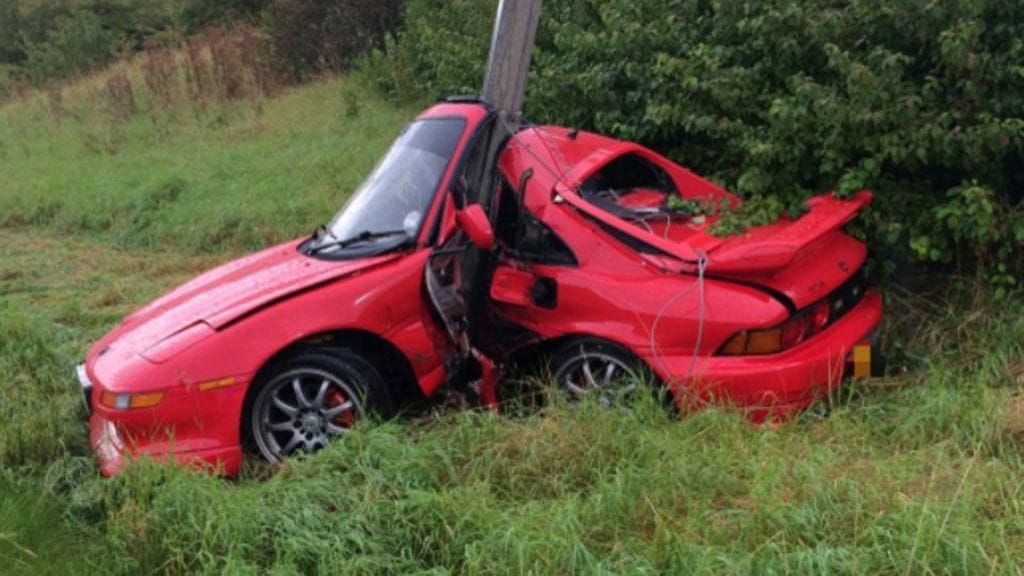 Auto oli katketa kahtia.