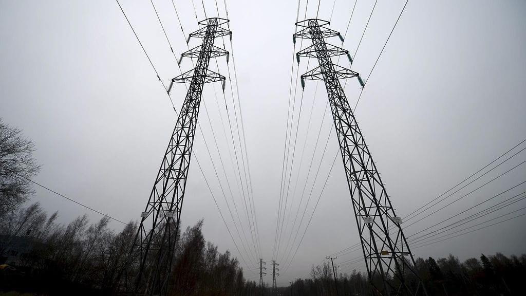 Tukes kehottaa ilmajohtojen läheisyydessä erityiseen varovaisuuteen työmailla.