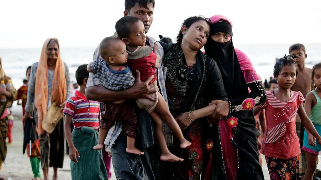 Rohingya-naisia ja lapsia Bangladeshissa syyskuussa.