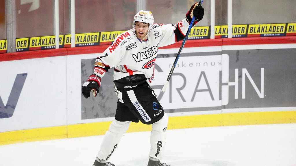 Mikko Kalteva saavuttaa 500 pelin rajan SM-liigassa tiistaina.