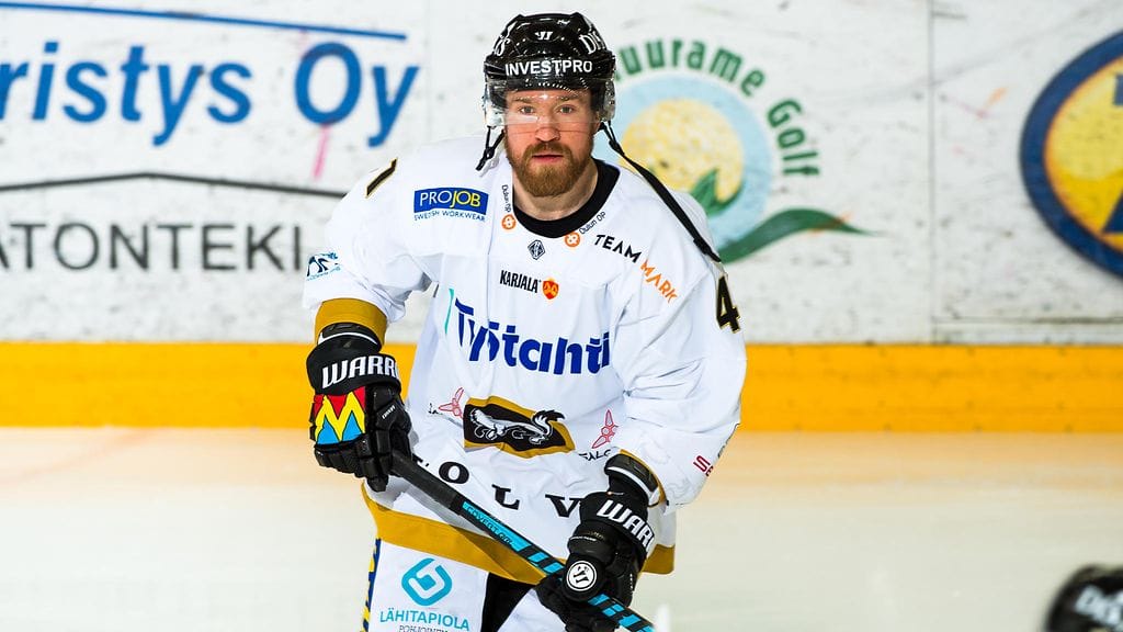 Jari Sailio palasi kiekkokaukaloon väkevästi.