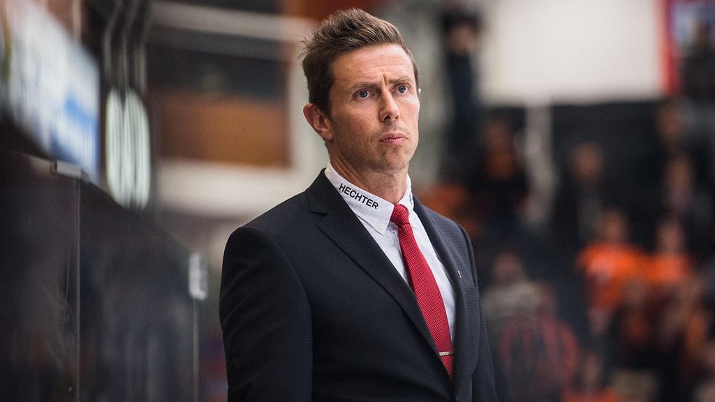 Jyrki Aho ihmetteli Ässien ratkaisuosumaa.