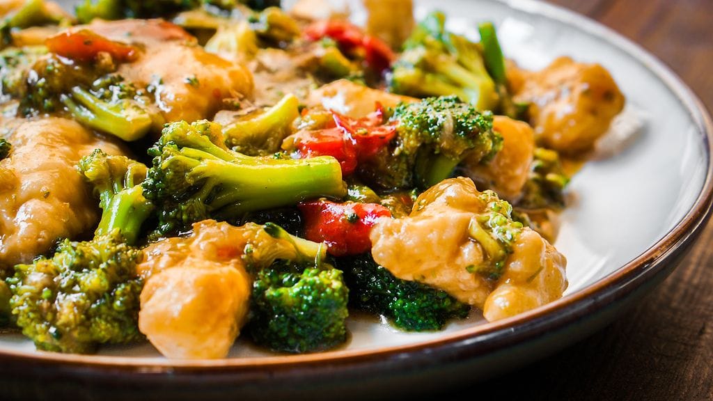 Kasviksia voi valita kanan seuraksi oman maun mukaan. Kuvituskuva.