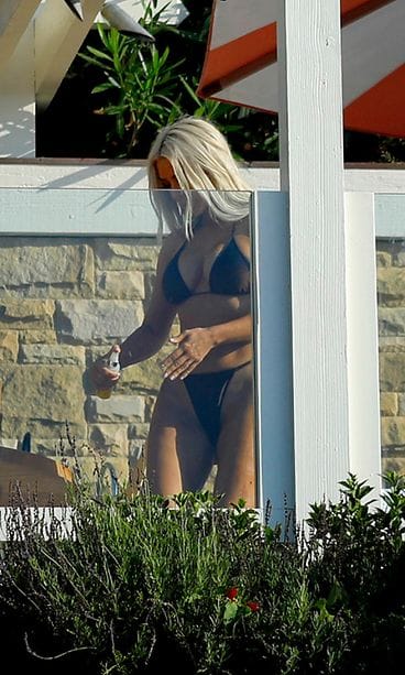 Kim Kardashian bikinit ystävä Stephanien kanssa Malibussa 20.9.2017 3