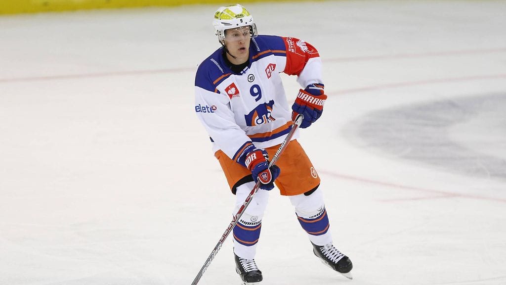 Aleksi Salonen onnistui kahdesti ottelun ensimmäisessä erässä.