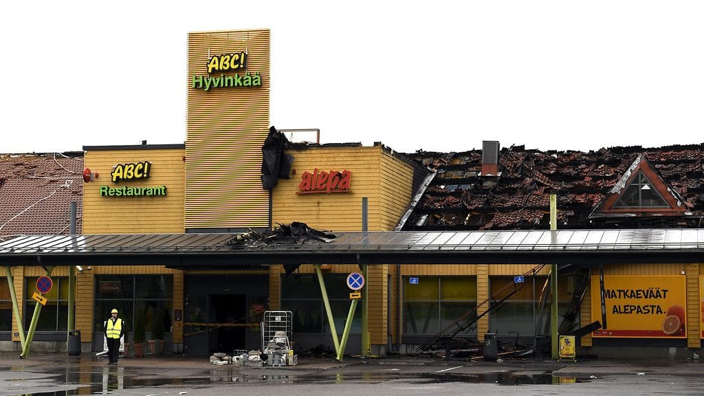Hyvinkään ABC:lle tuli mittavat vahingot viime yön tulipalosta.