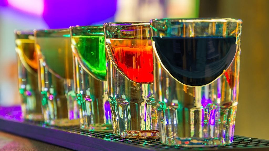 Kuvituskuva: Koskenkorvan Cat-sarjan juomia nautittiin muun muassa shotteina.