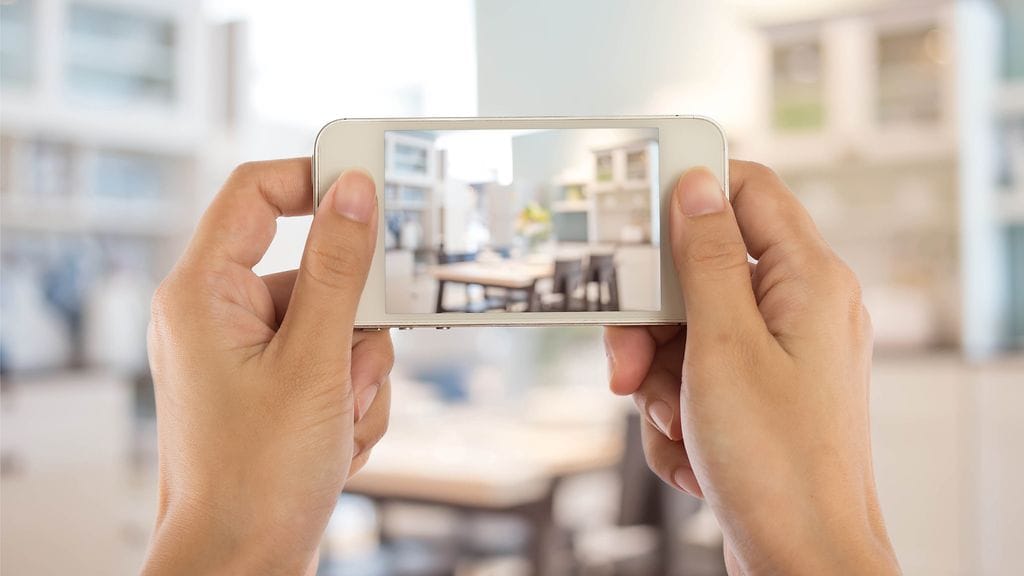 Sovelluksella skannataan ensin huone, jonka jälkeen valittu huonekalu ilmestyy kuvaan. Kuvituskuva.